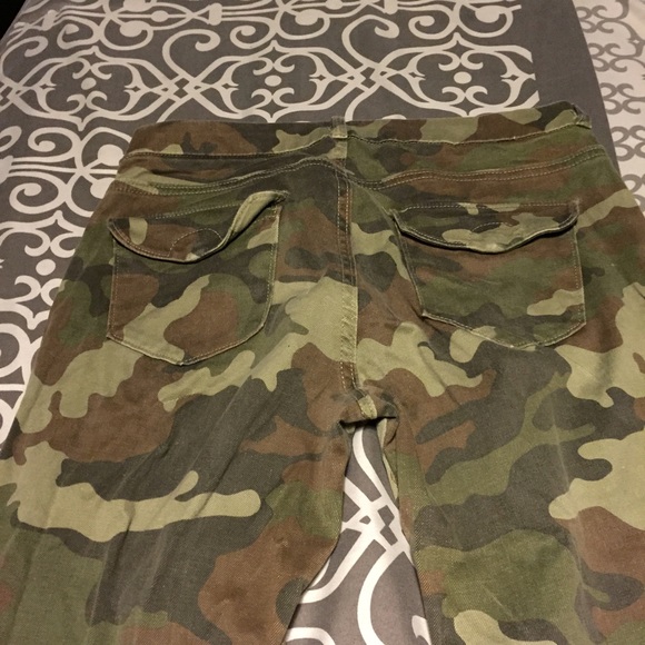 Camouflage Skinny Jeans - Picture 3 of 4